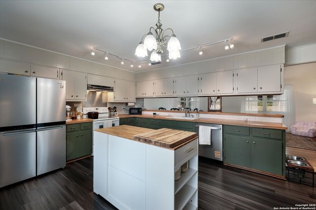 903 River Oak, Seguin, TX 78155