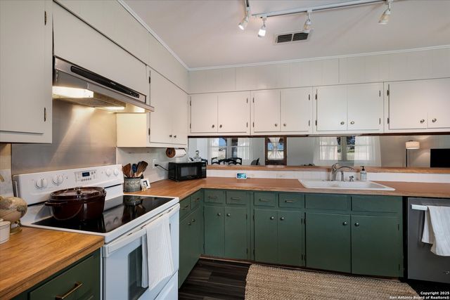 903 River Oak, Seguin, TX 78155