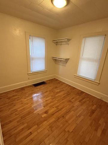 425 ANNEX AVENUE, Oshkosh, WI 54901