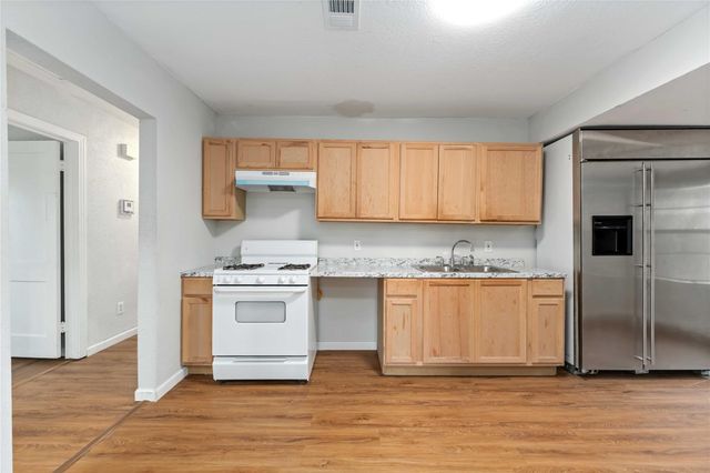 5042 Bataan Road, Houston, TX 77033