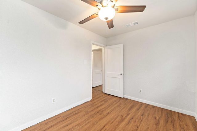 5042 Bataan Road, Houston, TX 77033