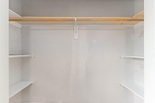 5042 Bataan Road, Houston, TX 77033