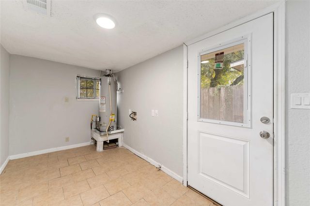 5042 Bataan Road, Houston, TX 77033