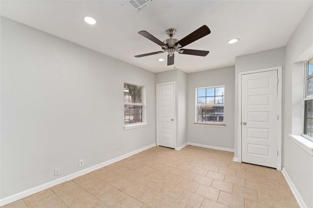 5042 Bataan Road, Houston, TX 77033