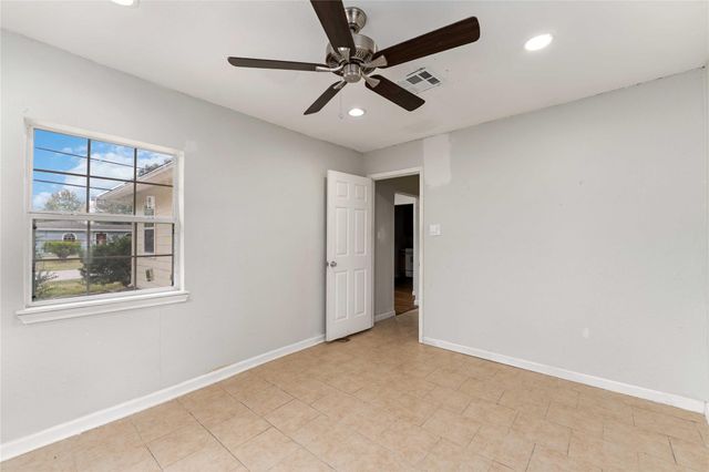 5042 Bataan Road, Houston, TX 77033