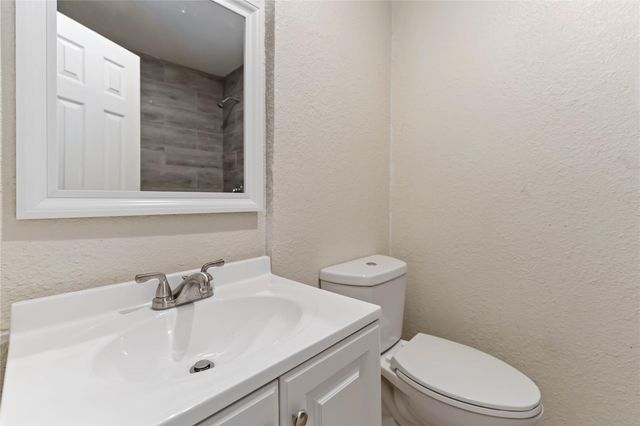 5042 Bataan Road, Houston, TX 77033