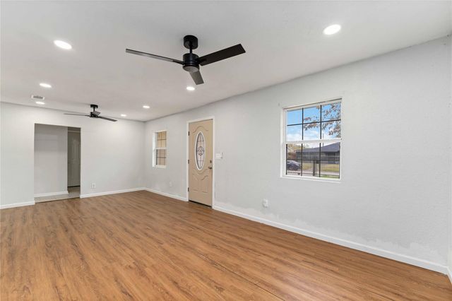 5042 Bataan Road, Houston, TX 77033