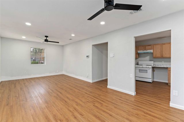 5042 Bataan Road, Houston, TX 77033