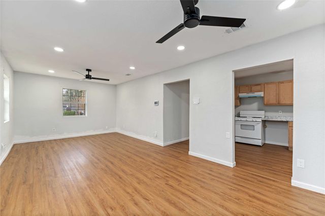 5042 Bataan Road, Houston, TX 77033