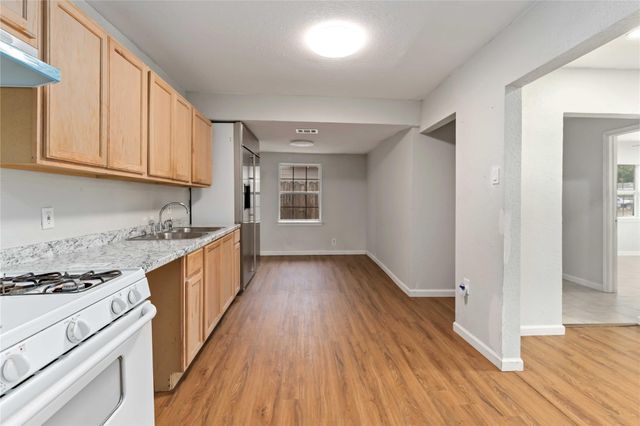 5042 Bataan Road, Houston, TX 77033