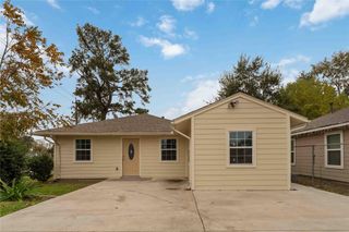 5042 Bataan Road, Houston, TX 77033