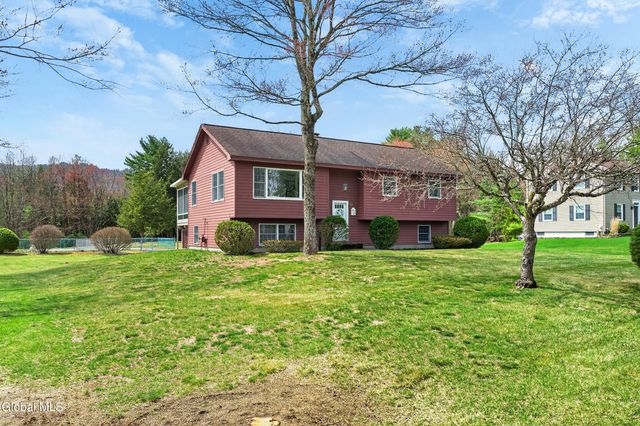45 Laurel Lane, Queensbury, NY 12804