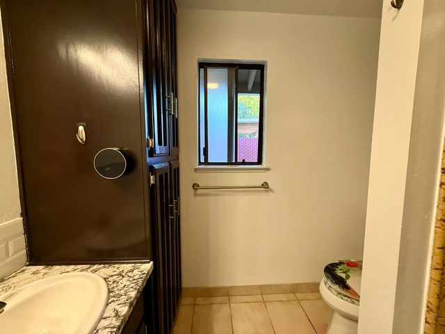 6928 E Lane Avenue, Fresno, CA 93727