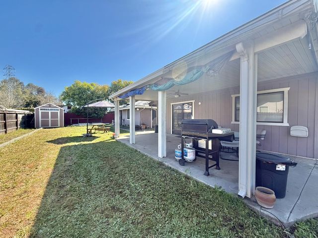 6928 E Lane Avenue, Fresno, CA 93727