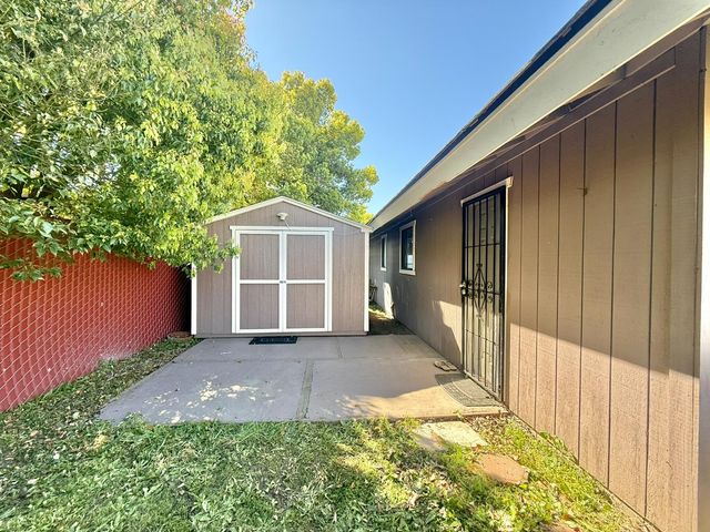 6928 E Lane Avenue, Fresno, CA 93727