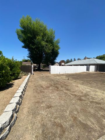 6928 E Lane Avenue, Fresno, CA 93727