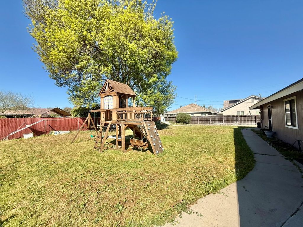 Image 20 of property listing at 6928 E Lane Avenue, Fresno, CA 93727