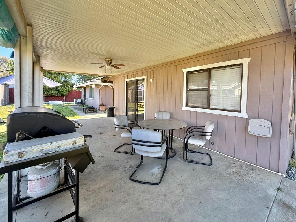 Image 22 of property listing at 6928 E Lane Avenue, Fresno, CA 93727