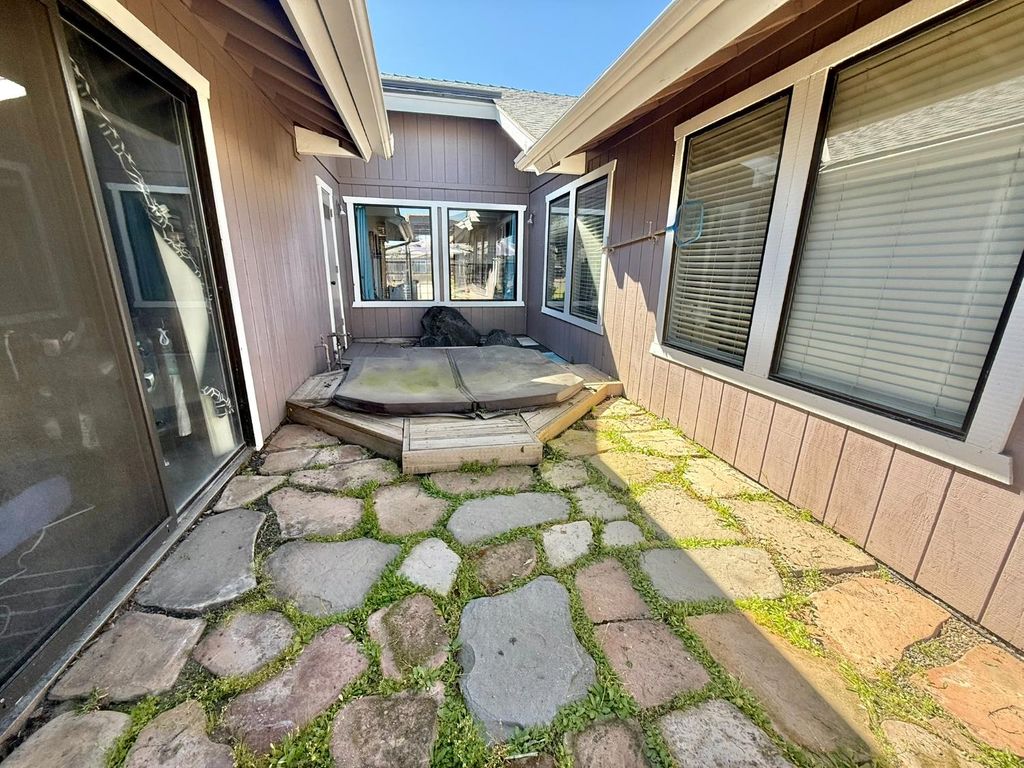 Image 24 of property listing at 6928 E Lane Avenue, Fresno, CA 93727