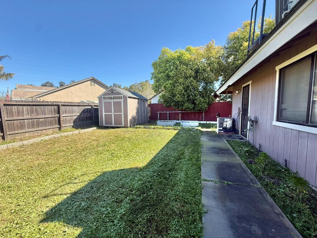 Image 25 of property listing at 6928 E Lane Avenue, Fresno, CA 93727