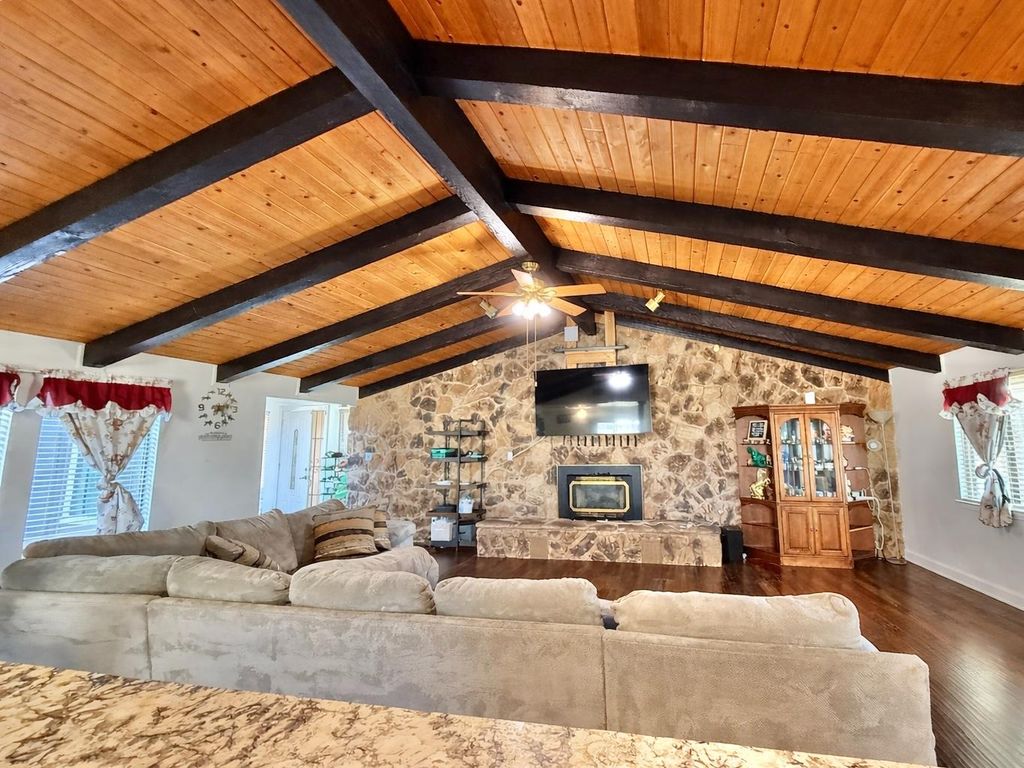 Image 4 of property listing at 6928 E Lane Avenue, Fresno, CA 93727