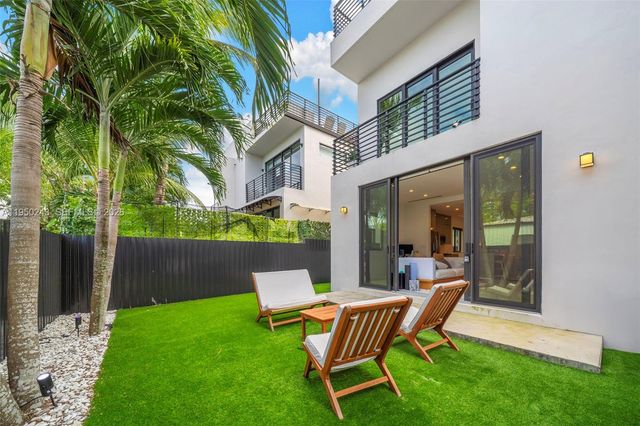 3061 SW 21st Ter 3061, Miami, FL 33145