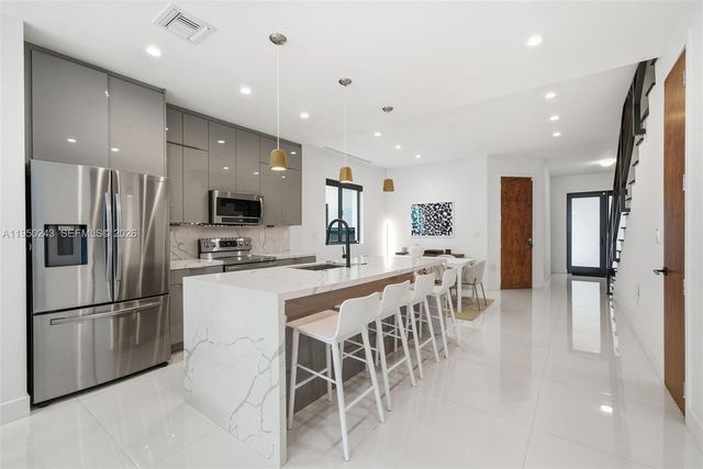 3061 SW 21st Ter 3061, Miami, FL 33145