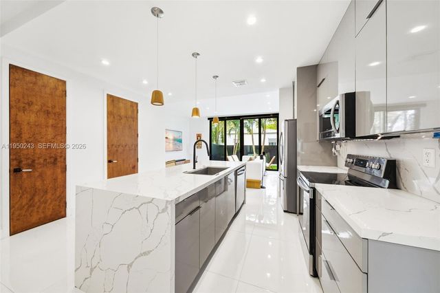 3061 SW 21st Ter 3061, Miami, FL 33145