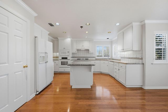 4051 Luxor Ln, Granite Bay, CA 95746