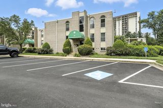 30 CANTERBURY SQ #302, Alexandria, VA 22304