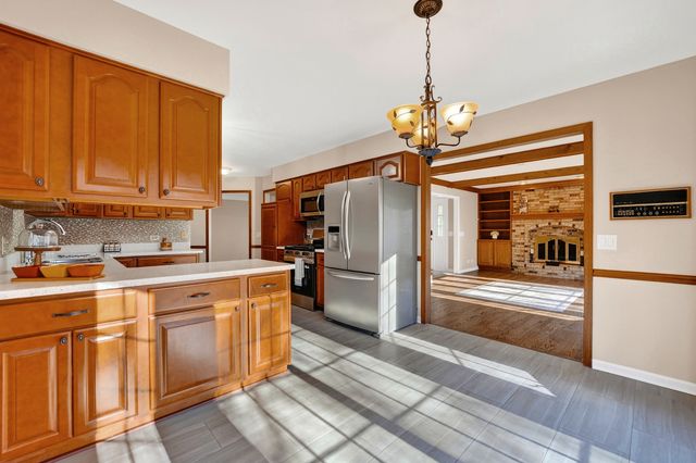 1N020 Prairie Path Lane, Winfield, IL 60190