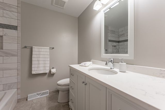 1N020 Prairie Path Lane, Winfield, IL 60190