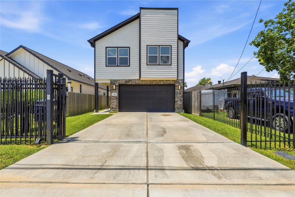 8419 Observatory Street, Houston, TX 77088