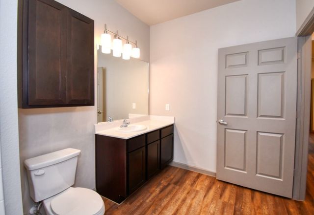 4800 W Illinois Avenue 3111, Dallas, TX 75211