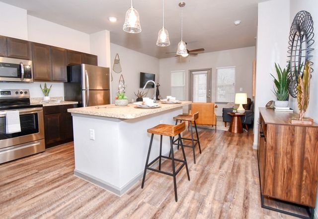 4800 W Illinois Avenue 3111, Dallas, TX 75211