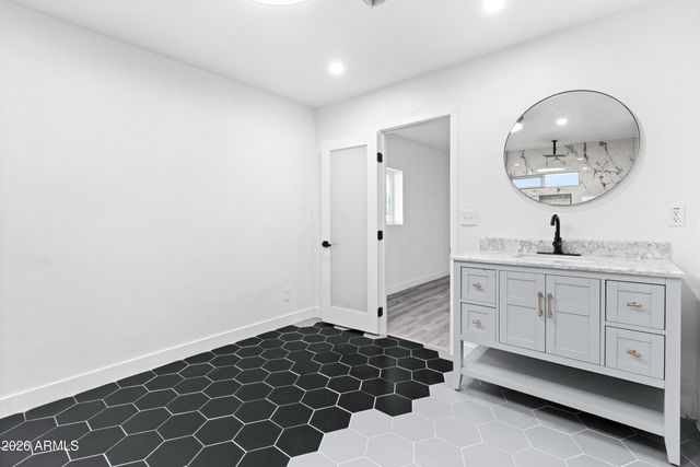 2914 N 81ST Avenue, Phoenix, AZ 85033