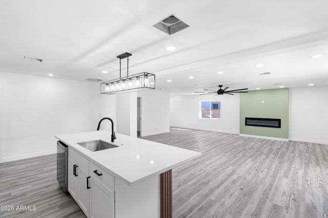 2914 N 81ST Avenue, Phoenix, AZ 85033