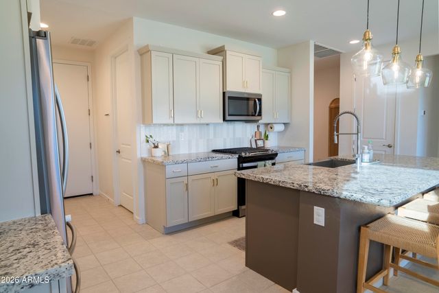 6739 W PEDRO Lane, Laveen, AZ 85339