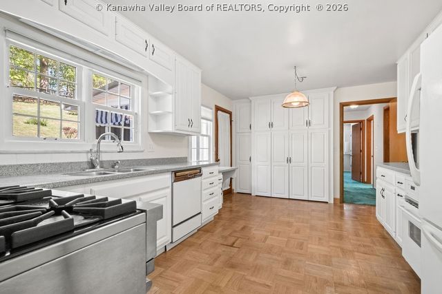 1529 Summit Drive, Charleston, WV 25302