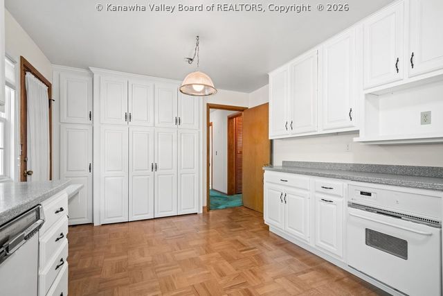 1529 Summit Drive, Charleston, WV 25302