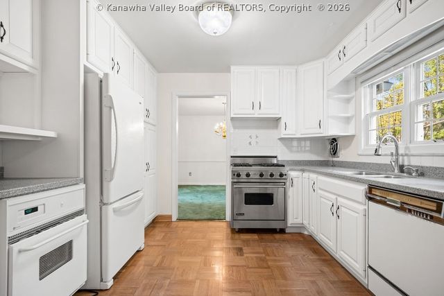 1529 Summit Drive, Charleston, WV 25302