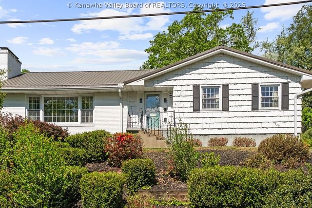 1529 Summit Drive, Charleston, WV 25302
