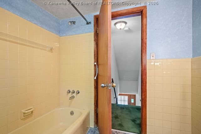 1529 Summit Drive, Charleston, WV 25302