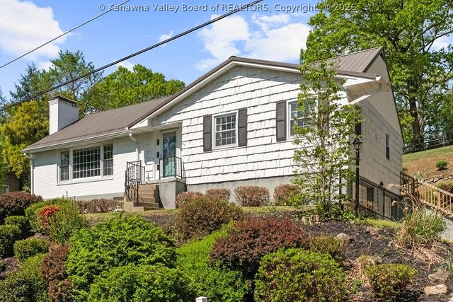 1529 Summit Drive, Charleston, WV 25302