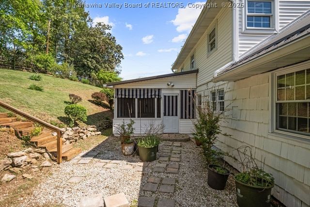 1529 Summit Drive, Charleston, WV 25302