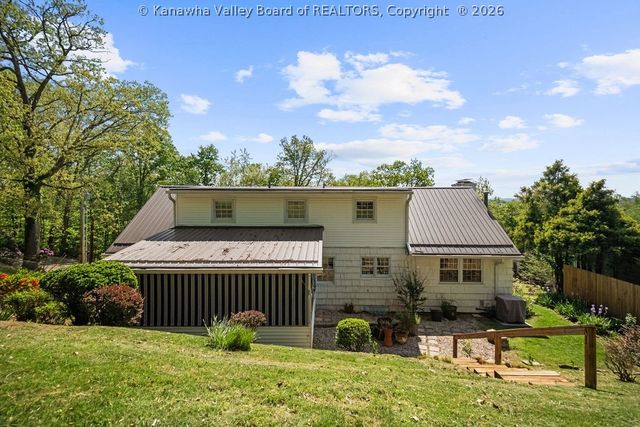 1529 Summit Drive, Charleston, WV 25302