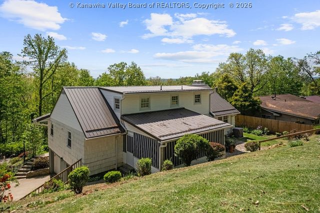 1529 Summit Drive, Charleston, WV 25302