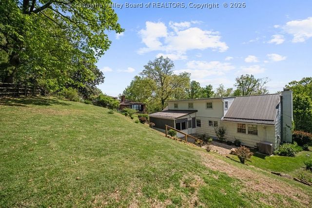 1529 Summit Drive, Charleston, WV 25302