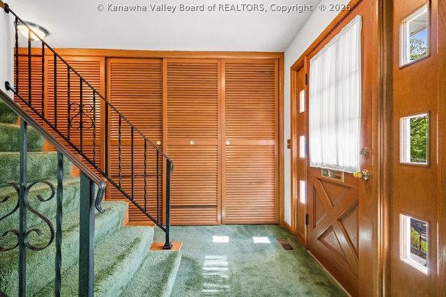 1529 Summit Drive, Charleston, WV 25302
