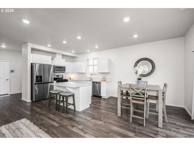 2938 FENYA St, Springfield, OR 97477